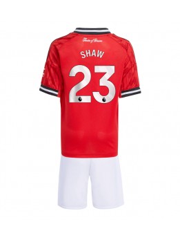 Billige Manchester United Luke Shaw #23 Hjemmedraktsett Barn 2025-26 Kortermet (+ Korte bukser)